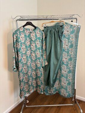 Soft turquoise green silk Pakistani kameez/trousers outfit with Chiffon dupatta